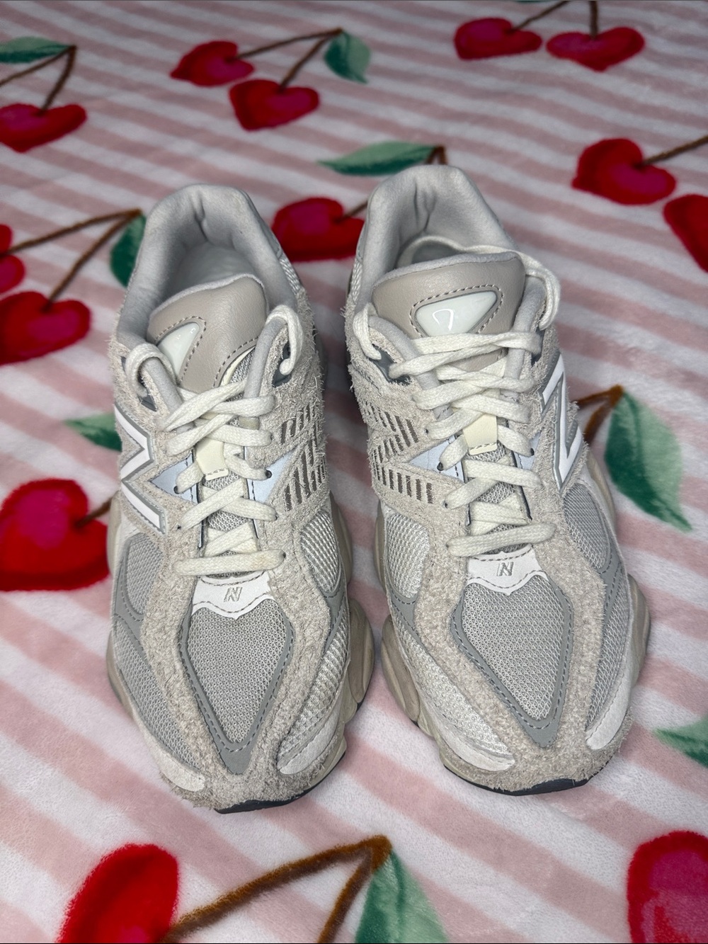 New Balance Neutral White and Light Gray Chunky Sneakers - Picture 2 of 5